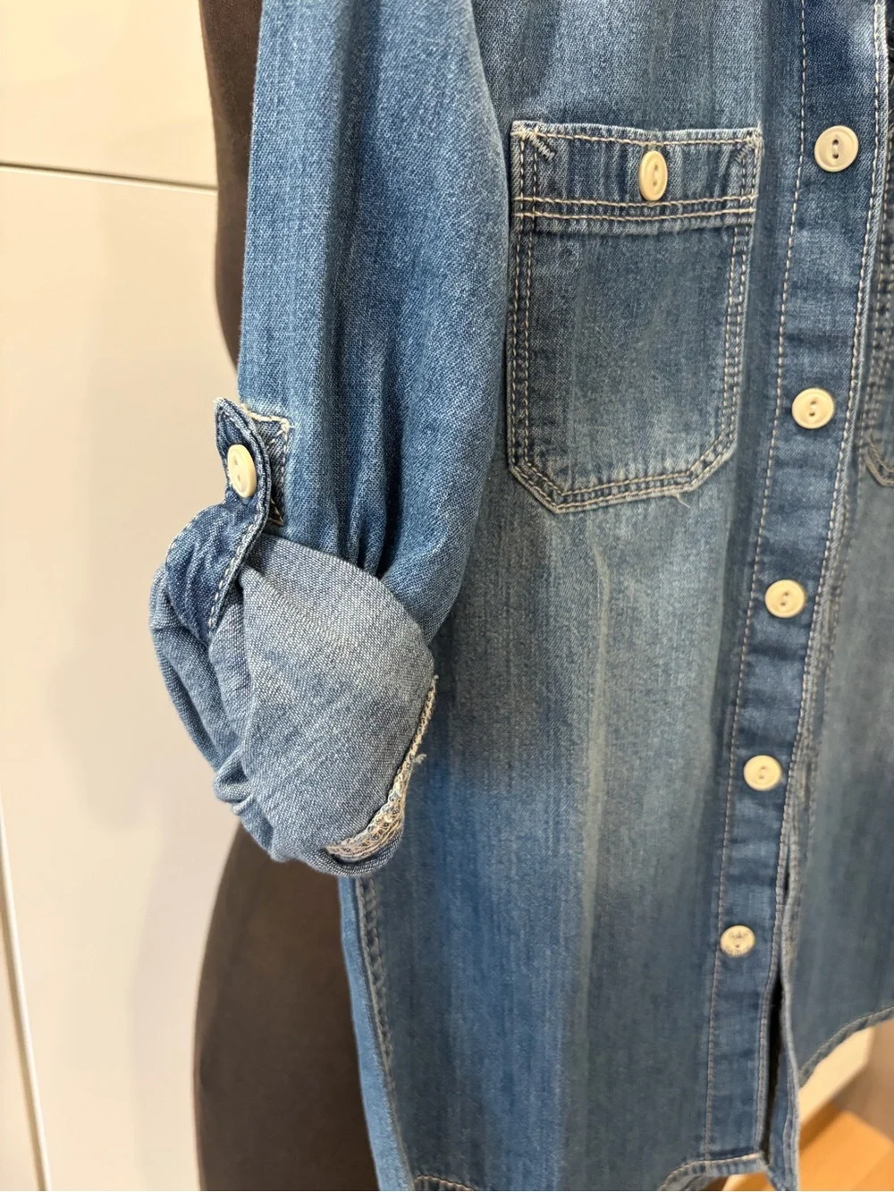 GAP Denim Button-Up Jacket size small kids , in Light Blue